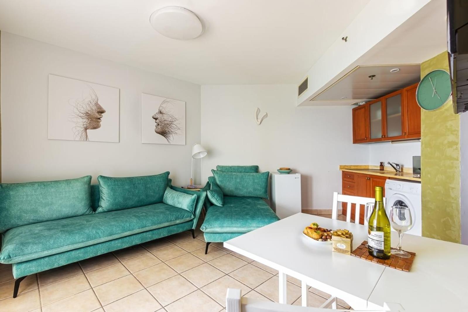 Go To Apartments In Leonardo Bat Yam Kamer foto