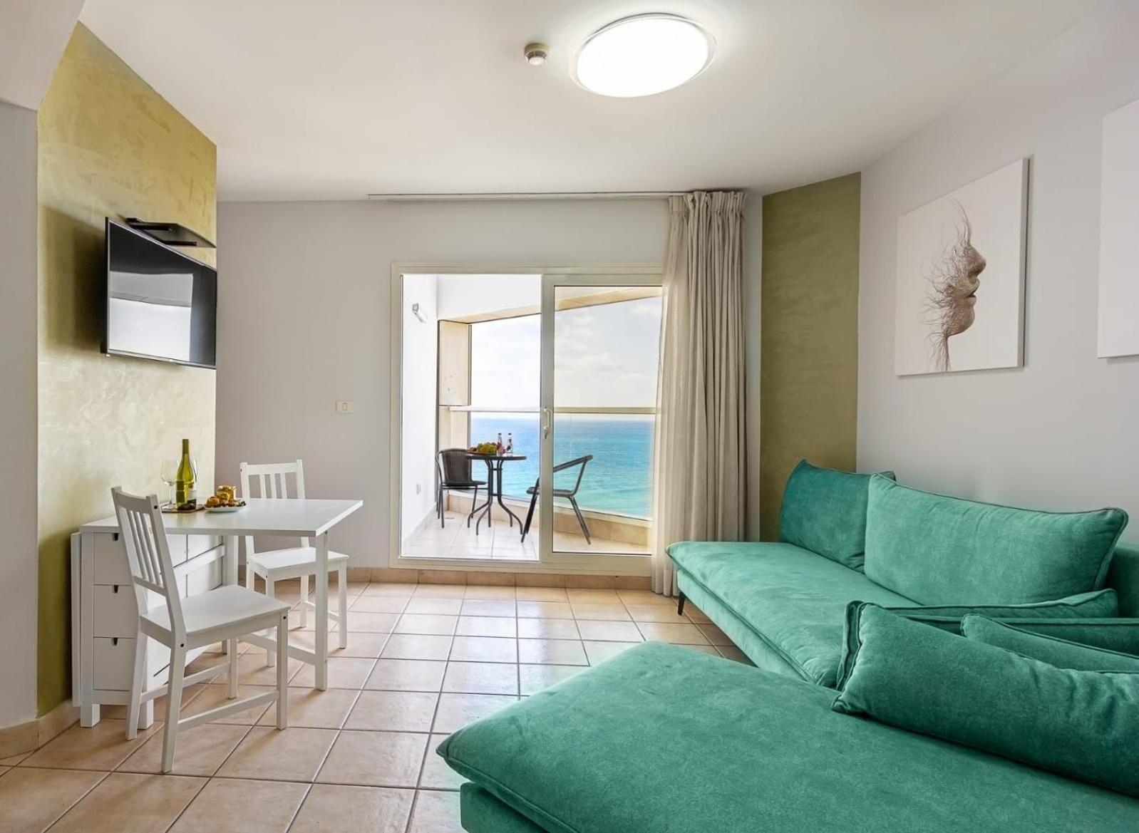 Go To Apartments In Leonardo Bat Yam Kamer foto